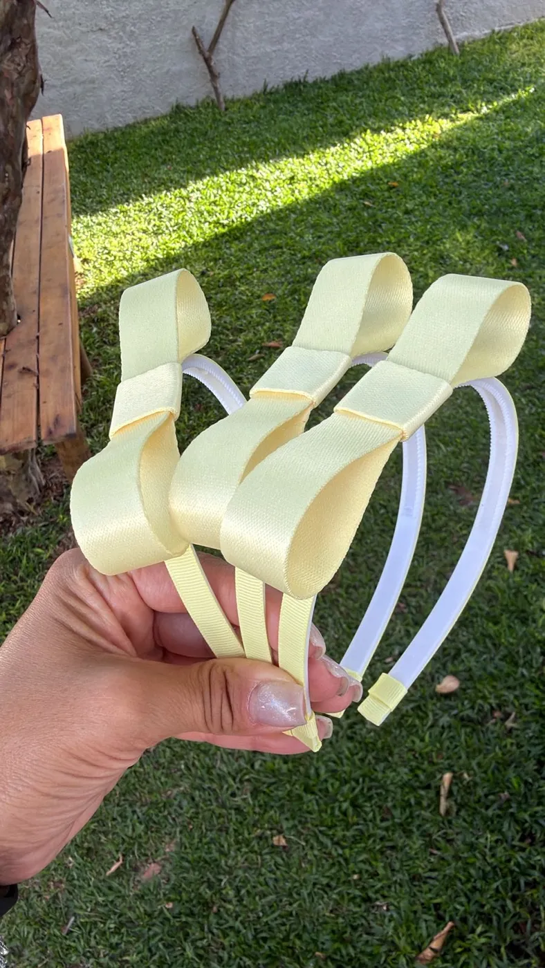 Tiara Acetinada