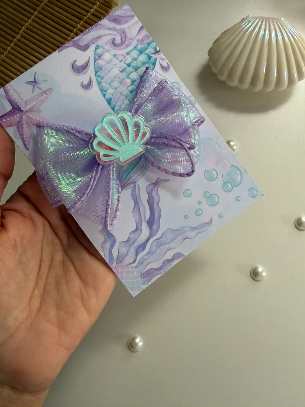 Laço Sereia Lilás Organza com Concha