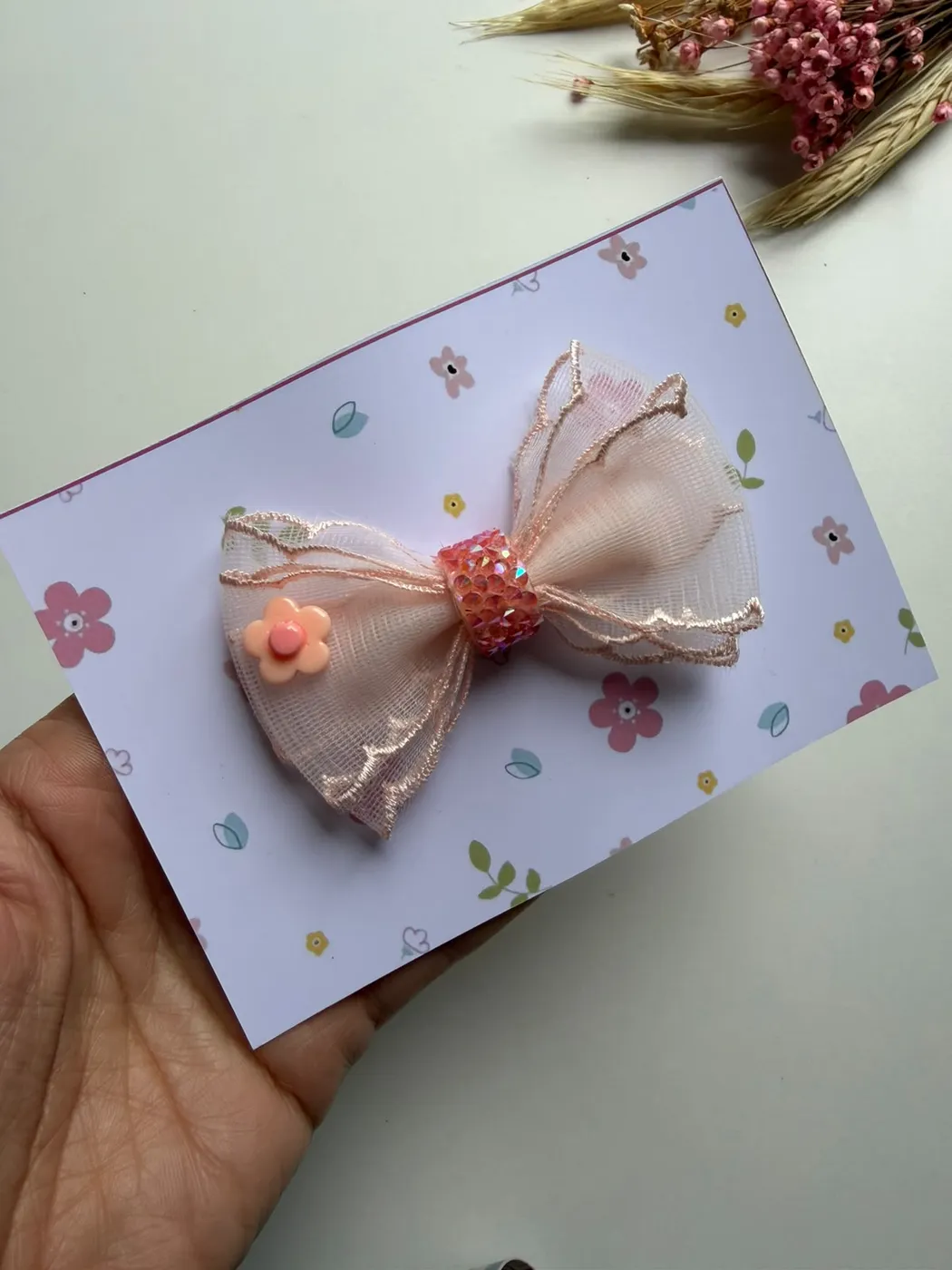Laço Organza Nude com Florzinha