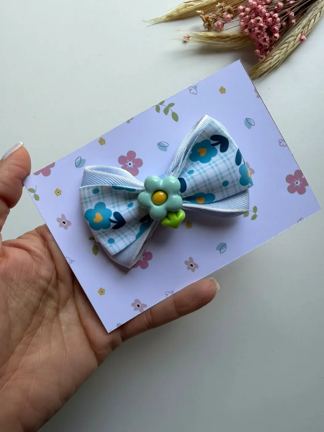 Laço Floral Azul com Flor Verde Menta