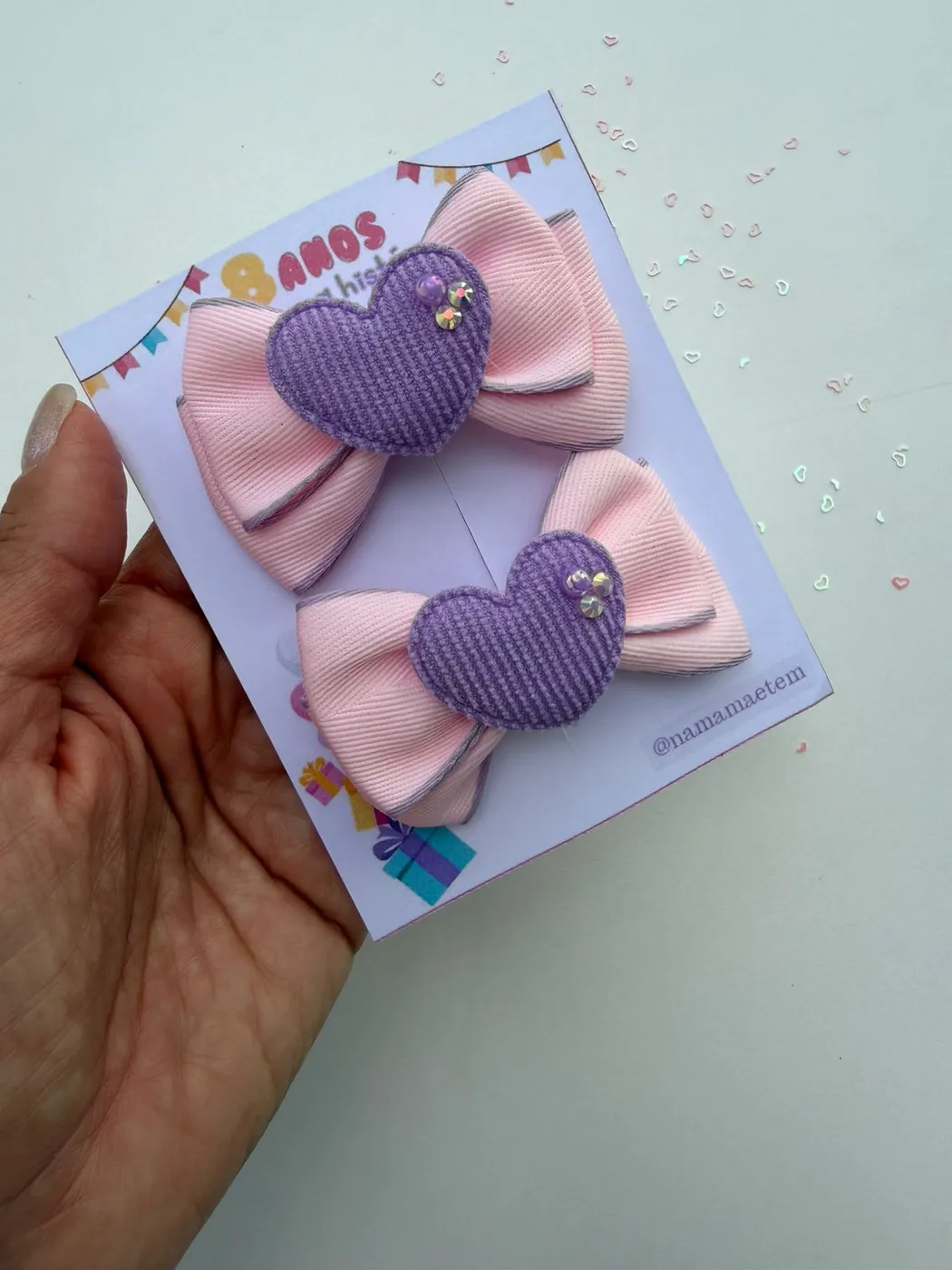 Parzinho Laço Rosa com Coração Roxo e Pérola