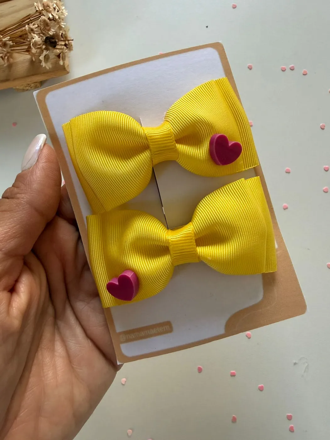 Parzinho Laço Amarelo com Coraçãozinho