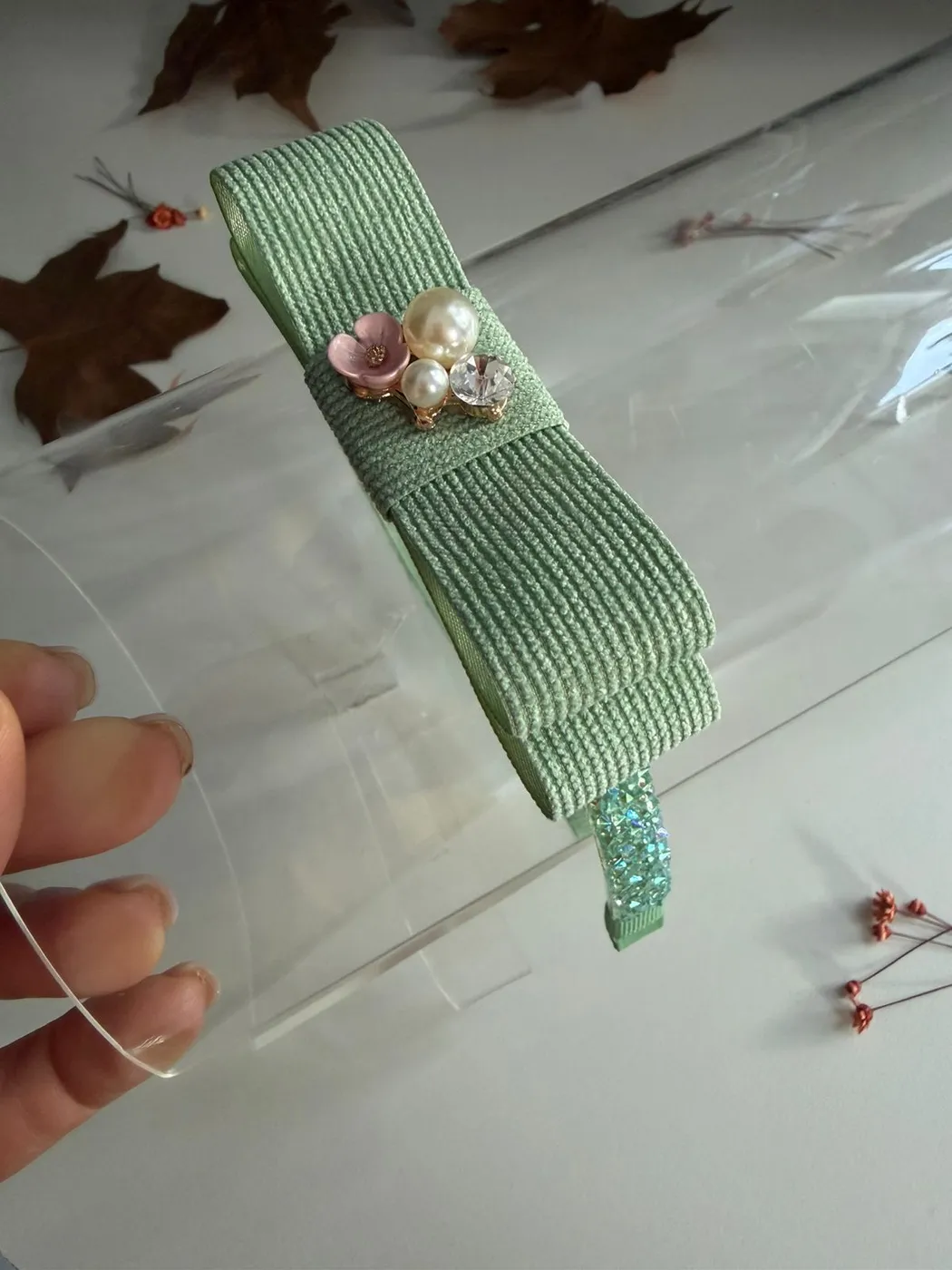 Tiara Turbante Verde com Pérola e Flor