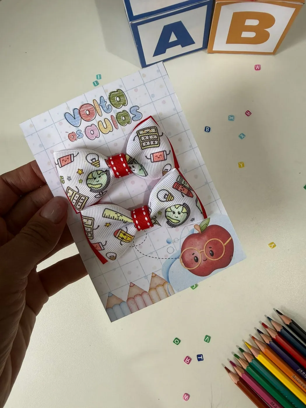 Parzinho Laço Estampa Escolar Detalhe Vermelho