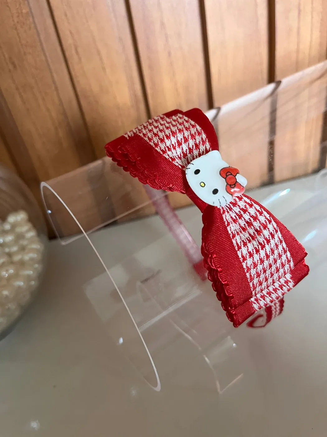 Tiara Laço Hello Kitty Xadrez Vermelho