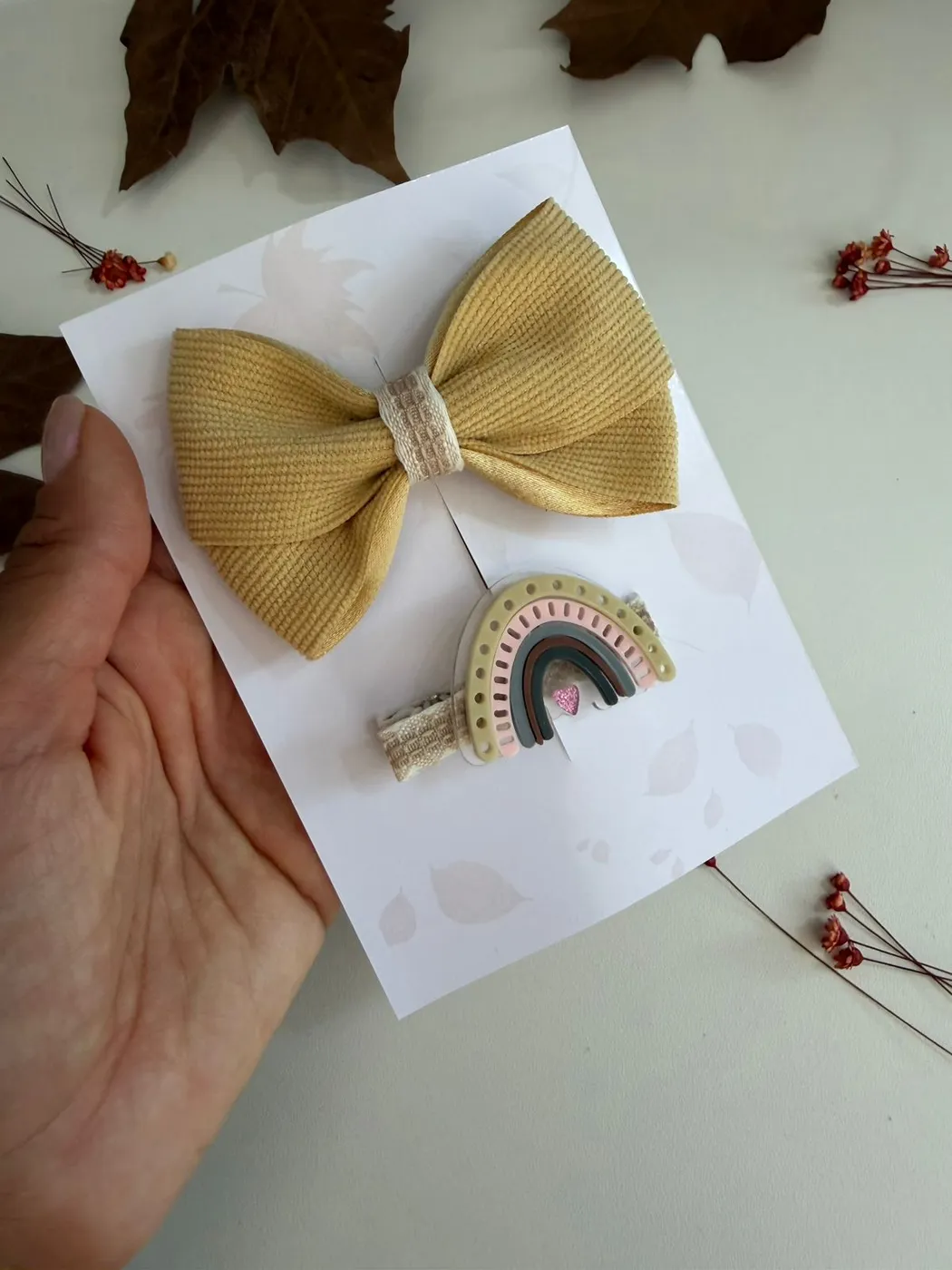 Kit Laço Mostarda com Hairclip Arco-Íris