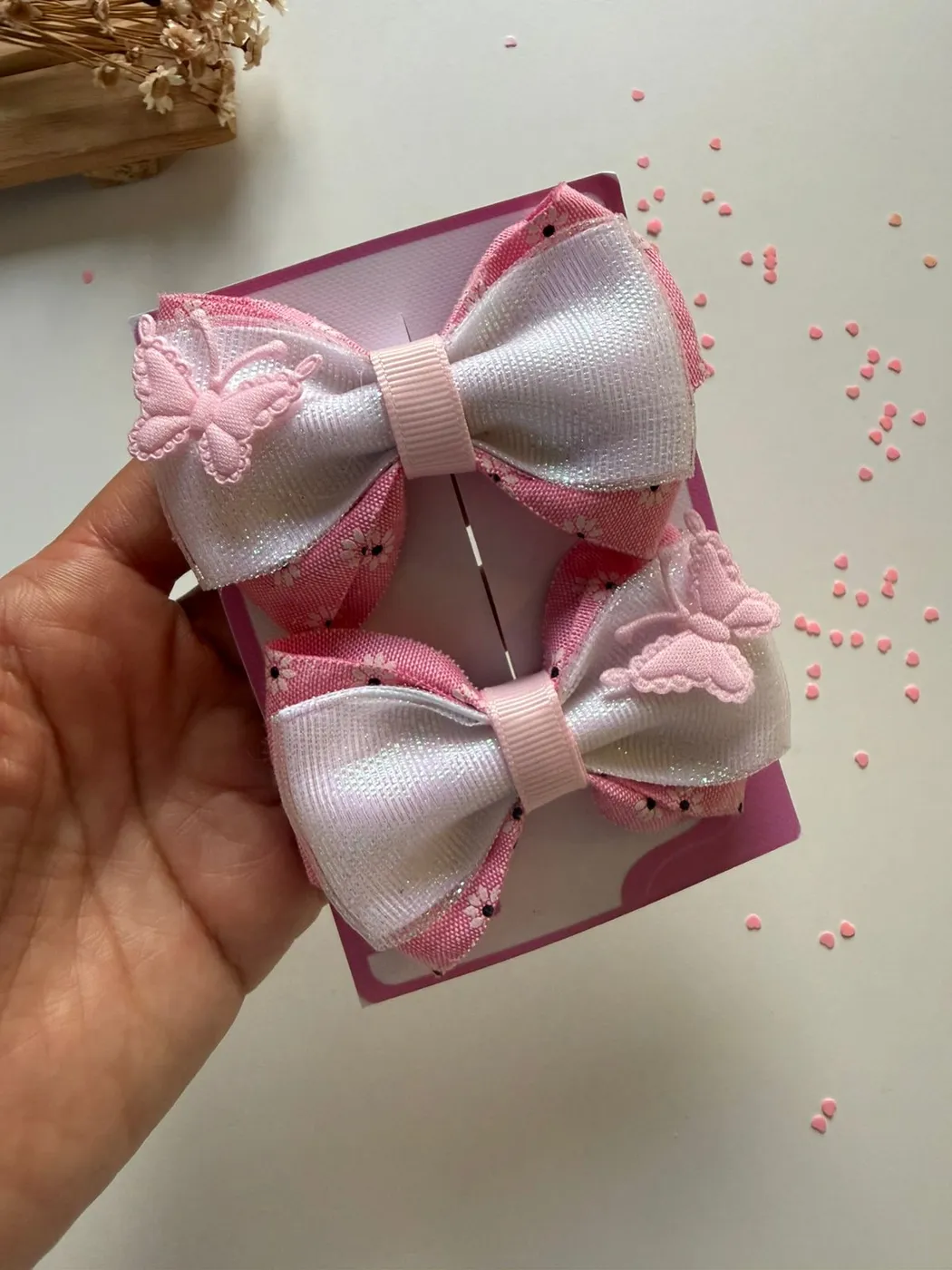 Parzinho Laço Branco com Borboleta Rosa