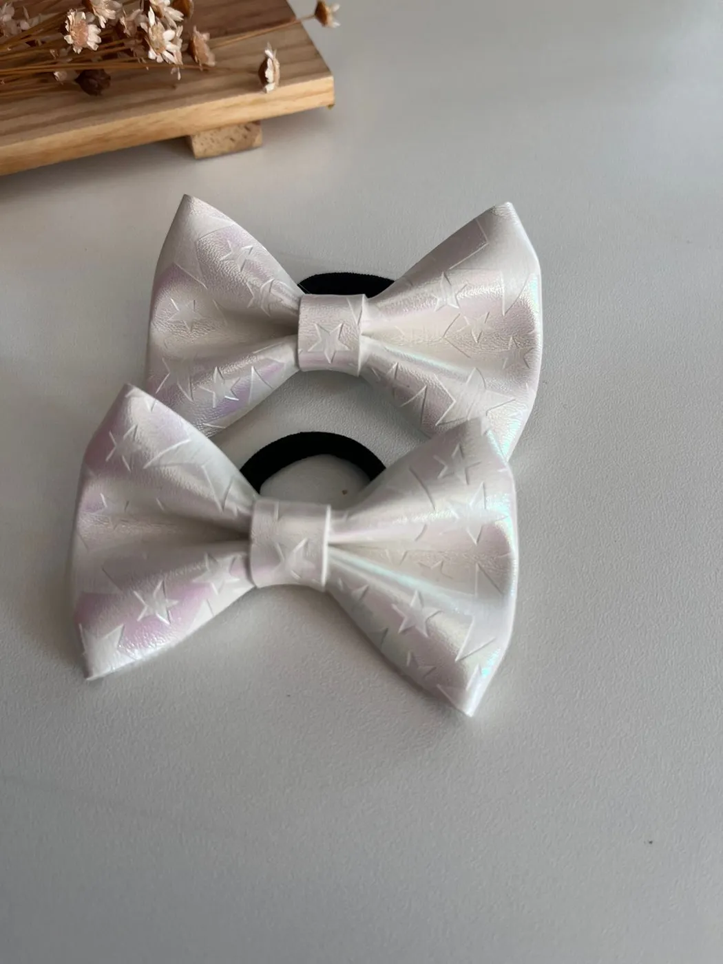 Parzinho de Xuxinha Laço Branco Perolado