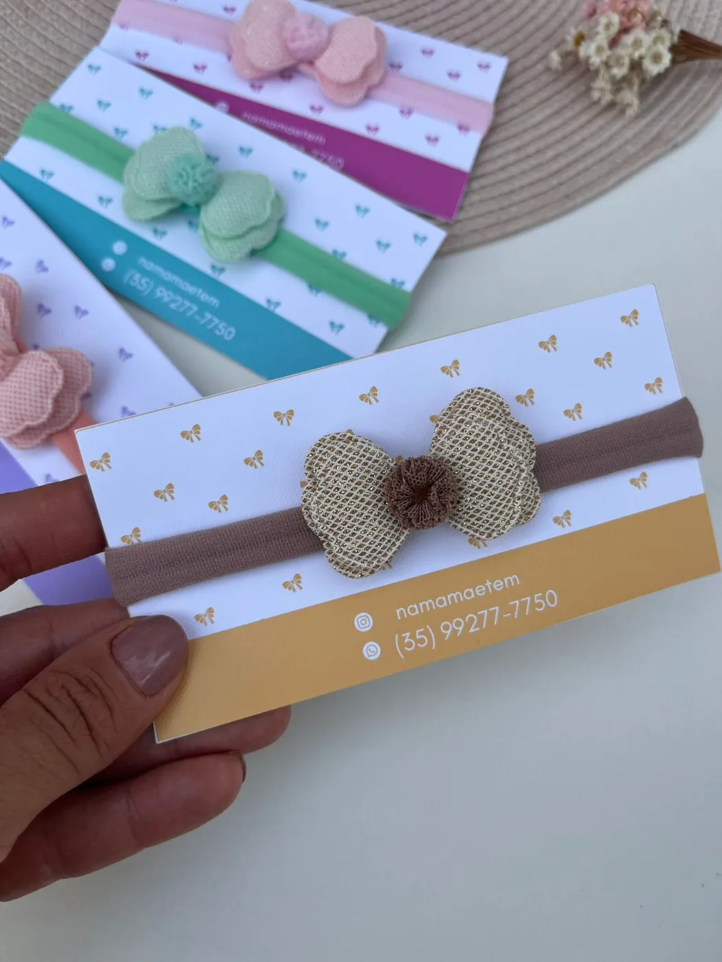Faixinha de Bebê Laço Palha com Pompom Marrom