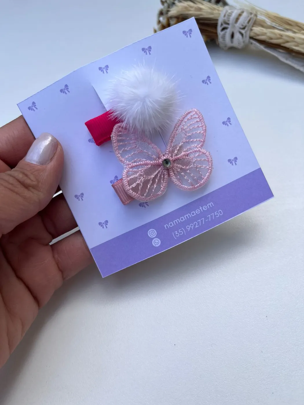 Dupla Hairclip Pompom Branco e Borboleta Rosa