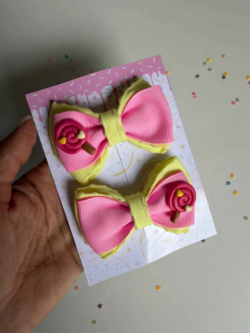 Parzinho Laço Rosa e Amarelo com Pirulito